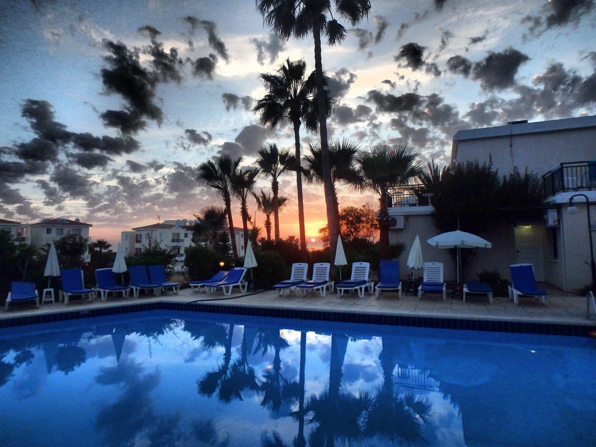 Hilltop Gardens Hotel Apartments Paphos Exteriér fotografie